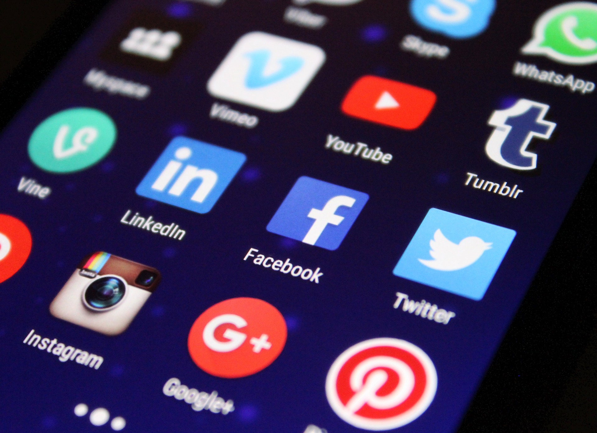 social media icons to demonstrate how it can be used in recruitment marketing